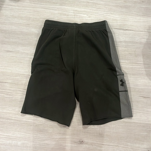 Men’s underarmor shorts - Picture 3 of 3